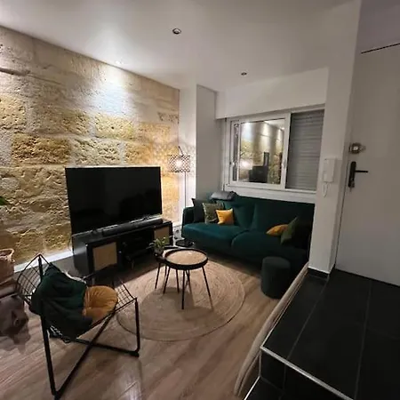 Avec Cour Apartment