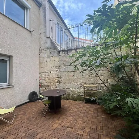 Avec Cour * Бордо