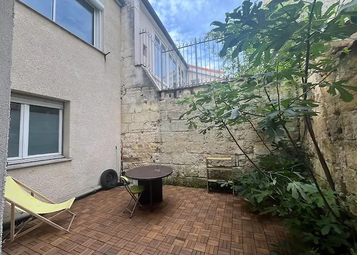 Avec Cour * Bordeaux